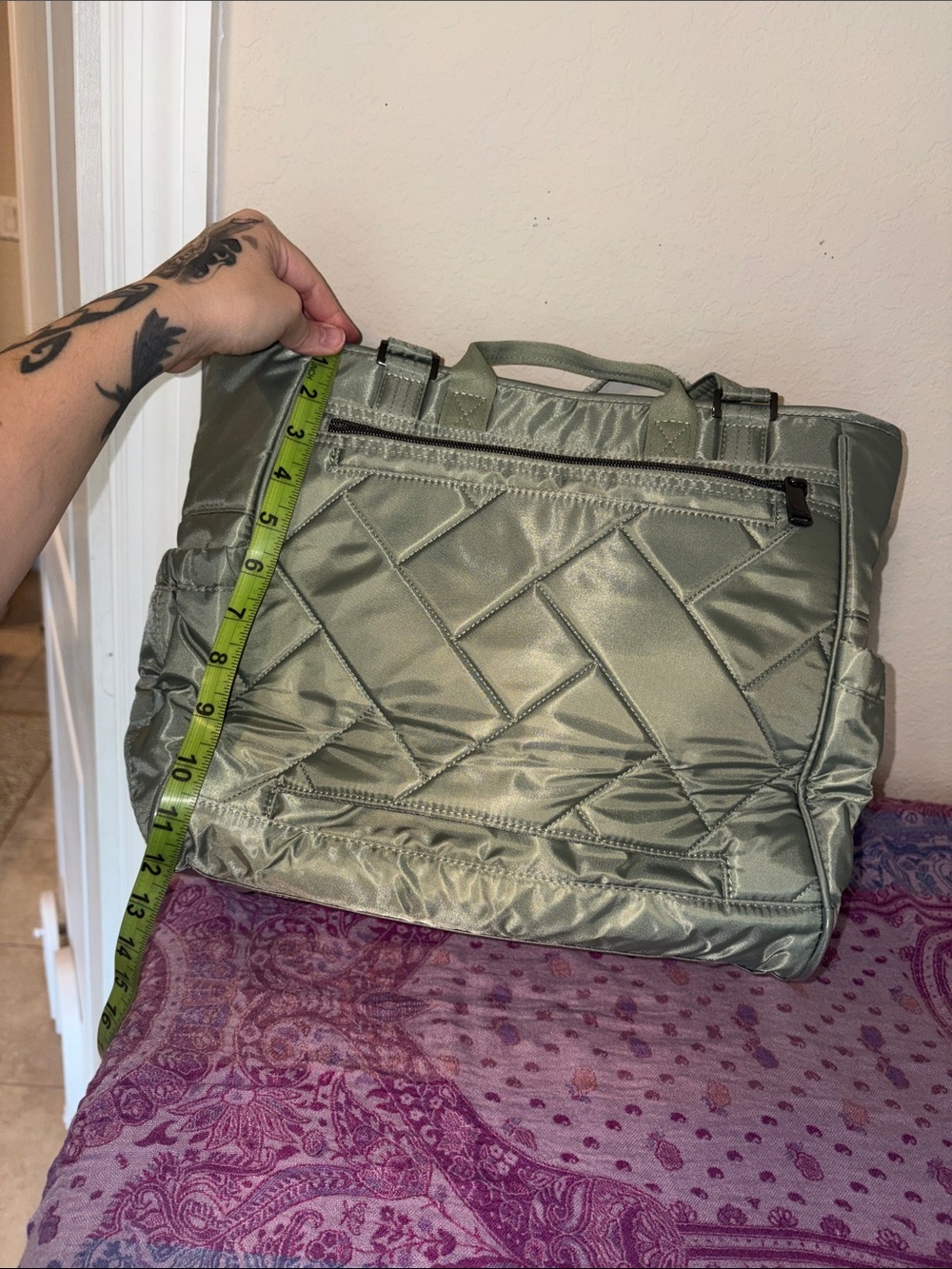 Lug Cabby Se Sage Green with Daisies - Picture 6 of 12